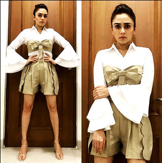 Amruta Khanvilkar feet photo 20