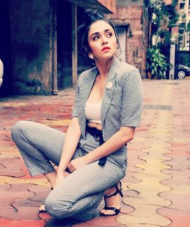Amruta Khanvilkar feet photo 16