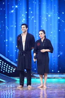 Amruta Khanvilkar feet photo 10