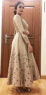 Amruta Khanvilkar feet photo 6
