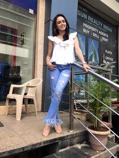 Amruta Khanvilkar feet photo 4