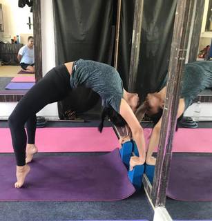 Amruta Khanvilkar feet photo 1