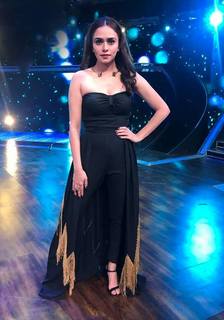 Amruta Khanvilkar feet photo 3