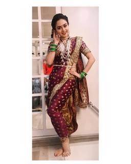 Amruta Khanvilkar feet photo 19