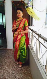 Amruta Khanvilkar feet photo 17