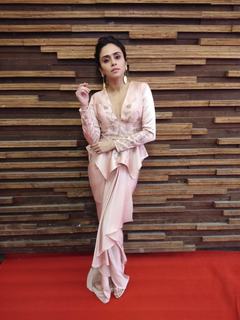 Amruta Khanvilkar feet photo 13