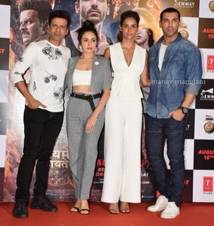 Amruta Khanvilkar feet photo 6