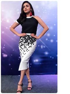 Amruta Khanvilkar feet photo 4