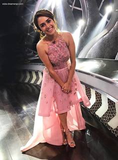 Amruta Khanvilkar feet photo 2