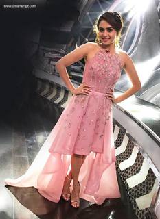 Amruta Khanvilkar feet photo 1