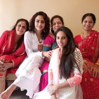 Amruta Khanvilkar feet photo 19