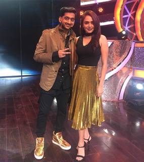 Amruta Khanvilkar feet photo 17