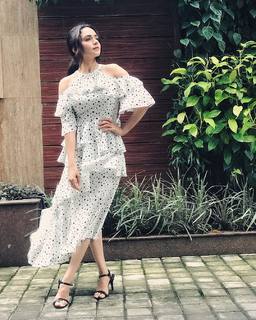 Amruta Khanvilkar feet photo 16