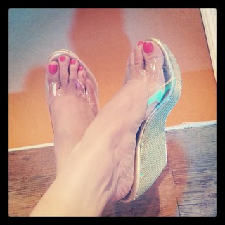 Amruta Khanvilkar feet photo 12