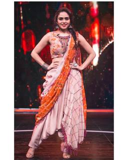 Amruta Khanvilkar feet photo 6