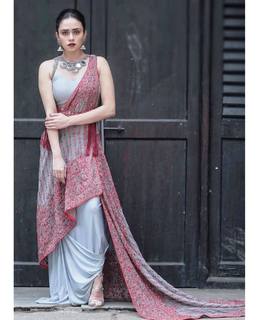 Amruta Khanvilkar feet photo 5