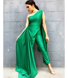 Amruta Khanvilkar feet photo 4