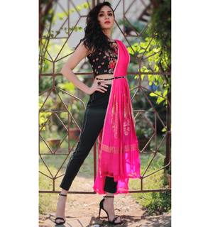 Amruta Khanvilkar feet photo 1