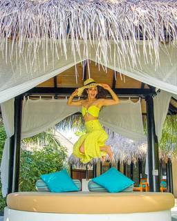 Amruta Khanvilkar feet photo 13