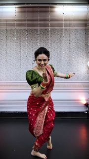 Amruta Khanvilkar feet photo 10