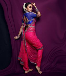 Amruta Khanvilkar feet photo 15