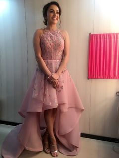 Amruta Khanvilkar feet photo 8