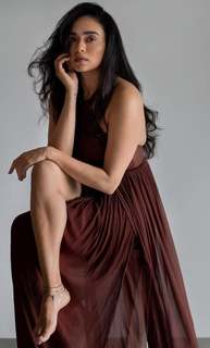 Amruta Khanvilkar feet photo 12