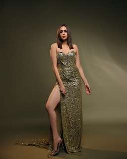 Amruta Khanvilkar feet photo 6
