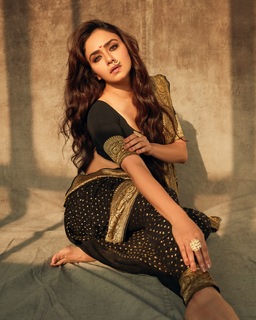 Amruta Khanvilkar feet photo 3