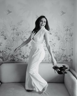 Amruta Khanvilkar feet photo 11