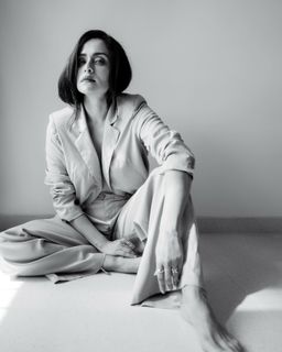 Amruta Khanvilkar feet photo 10