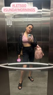 Amruta Khanvilkar feet photo 8