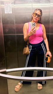 Amruta Khanvilkar feet photo 20