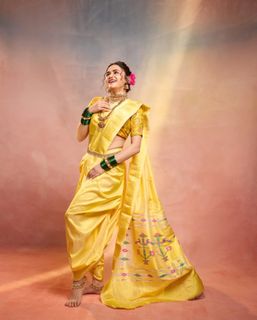 Amruta Khanvilkar feet photo 18