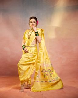 Amruta Khanvilkar feet photo 16