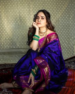 Amruta Khanvilkar feet photo 13