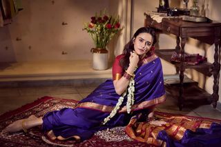Amruta Khanvilkar feet photo 6