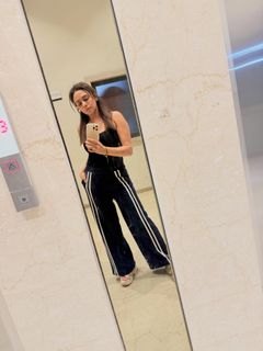 Amruta Khanvilkar feet photo 5