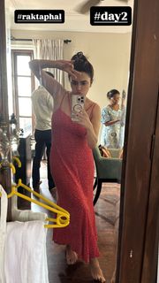 Amruta Khanvilkar feet photo 1