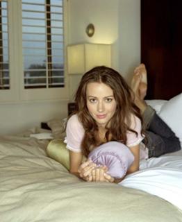 Amy Acker feet photo thumbnail
