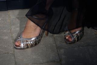 Amy Acker feet photo thumbnail