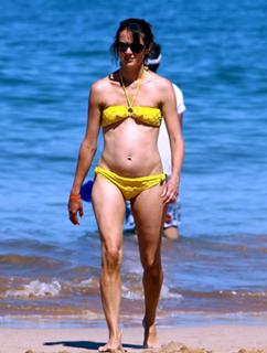 Amy Acker feet photo thumbnail