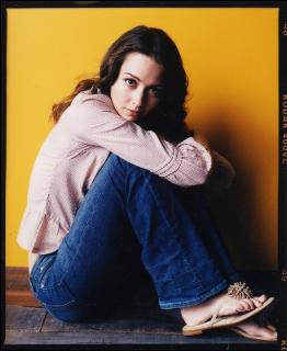 Amy Acker feet photo thumbnail