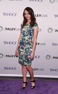 Amy Acker feet photo thumbnail