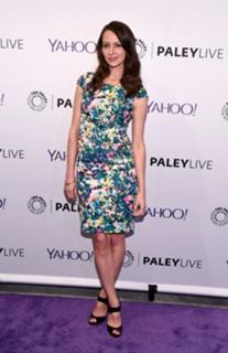 Amy Acker feet photo thumbnail