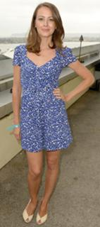 Amy Acker feet photo thumbnail