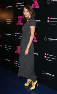 Amy Acker feet photo thumbnail
