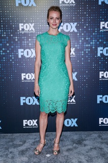 Amy Acker feet photo thumbnail