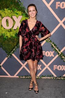 Amy Acker feet photo thumbnail