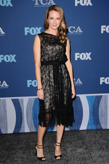 Amy Acker feet photo thumbnail